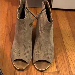 Toms Majorca peep toe bootie size 8